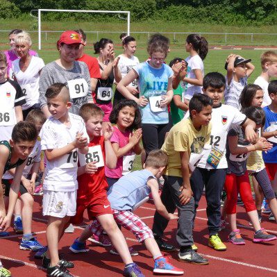 Geburtstagsfeier und Spendenlauf von kein Abseits!