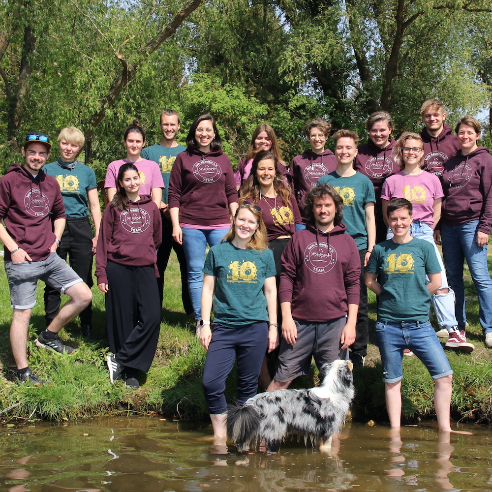 Teamfoto mit Chewie in Paretz