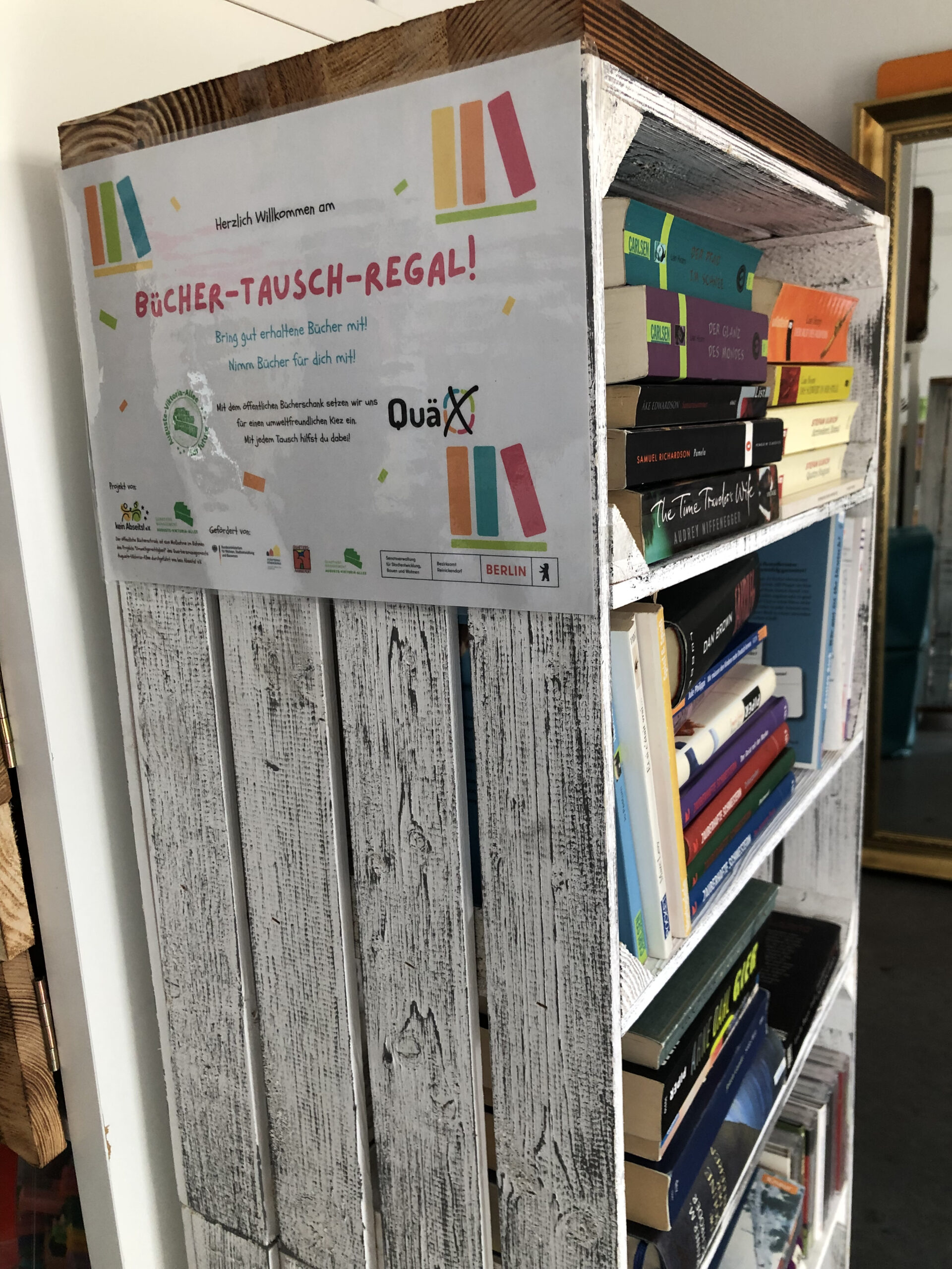 Bücher-Tausch-Regal